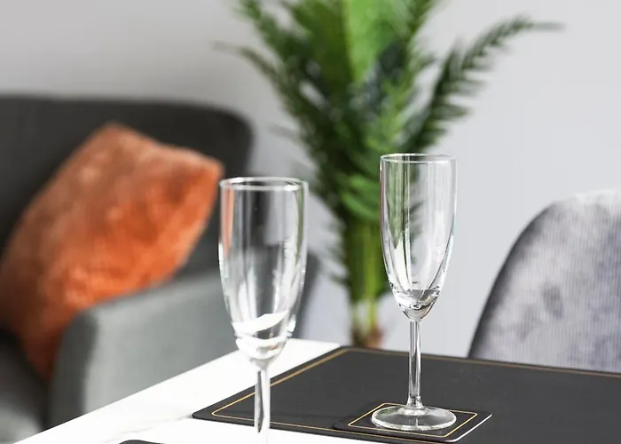 44 - Modern, Gemuetlich, Wlan, Balkon, Stellplatz *